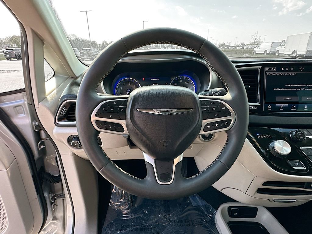 Used 2024 Chrysler Pacifica - photo 18