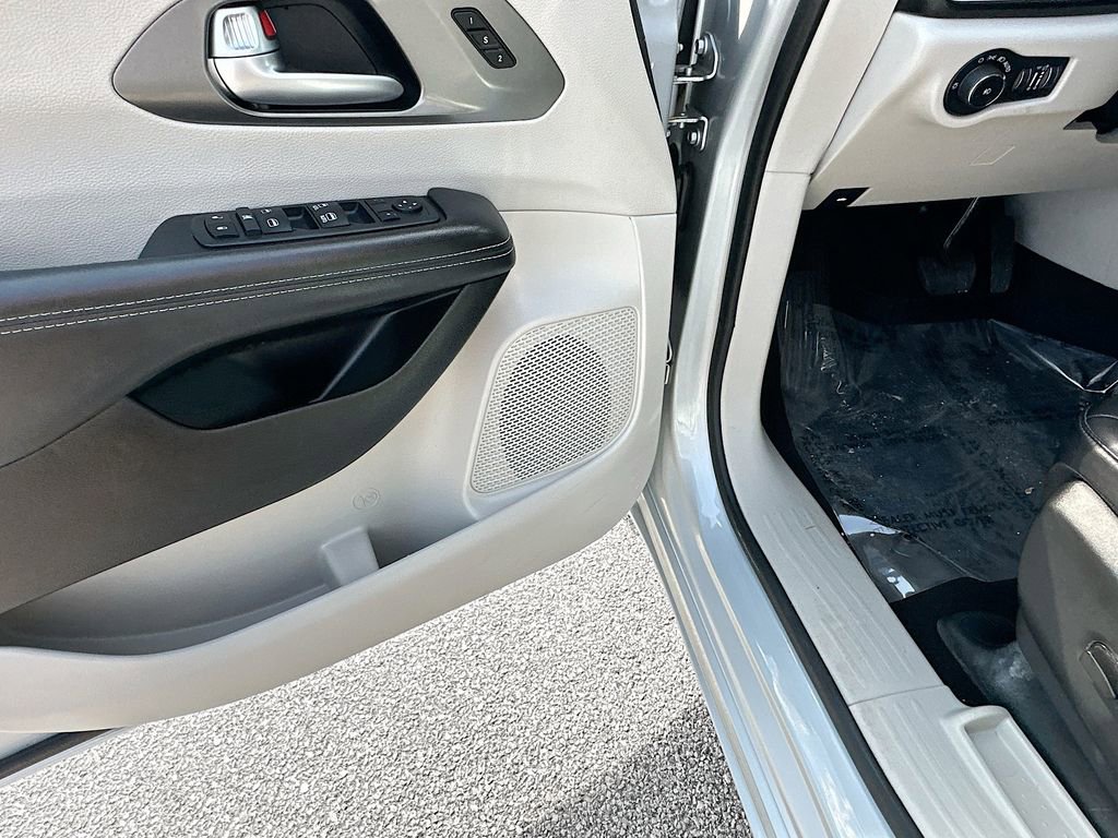 Used 2024 Chrysler Pacifica - photo 27