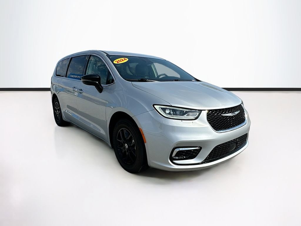 Used 2024 Chrysler Pacifica - photo 5