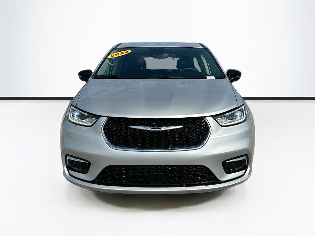 Used 2024 Chrysler Pacifica - photo 6