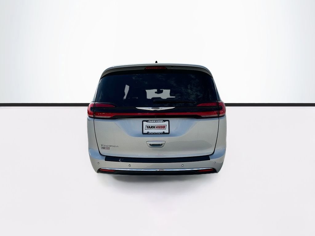 Used 2024 Chrysler Pacifica - photo 11