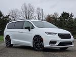 Used 2024 Chrysler Pacifica Limited Minivan for sale #12252096 - photo 1