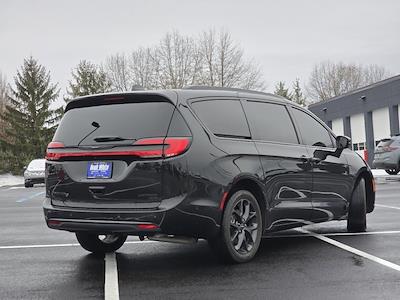 Used 2022 Chrysler Pacifica - photo 1