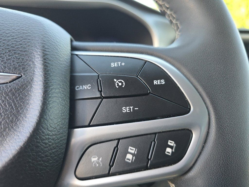 Used 2023 Chrysler Pacifica - photo 36