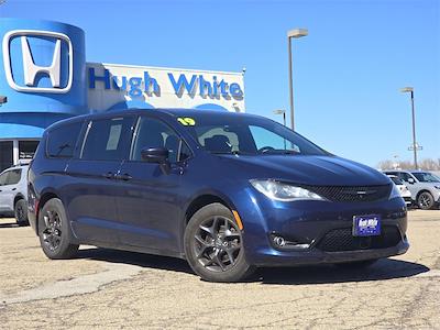 Used 2019 Chrysler Pacifica - photo 1