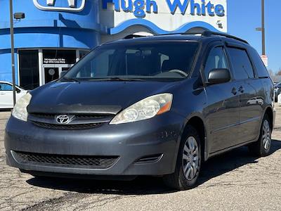 Used 2010 Toyota Sienna - photo 1