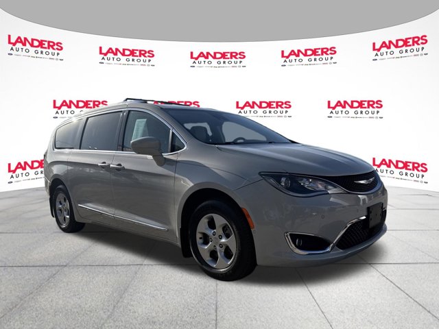 Used 2017 Chrysler Pacifica - photo 1