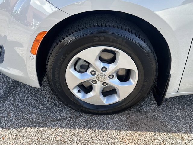 Used 2017 Chrysler Pacifica - photo 11