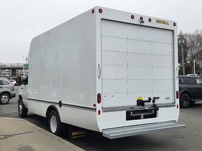 New 2027 Ford E-350 - photo 2