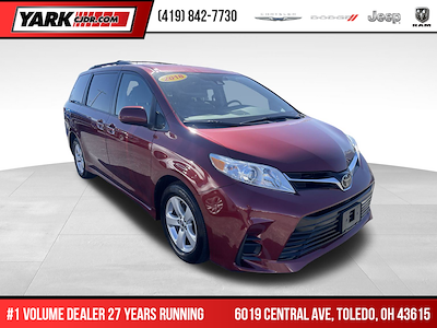 Used 2018 Toyota Sienna LE 4x2 Minivan for sale #D230128B - photo 1