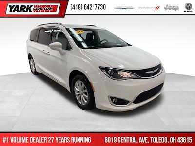 Used 2018 Chrysler Pacifica Touring L FWD Minivan for sale #J230345A - photo 1