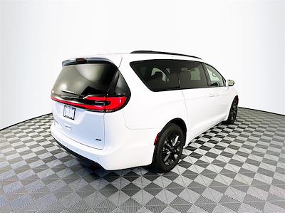 Used 2021 Chrysler Pacifica Touring L AWD Minivan for sale #JP31643 - photo 2