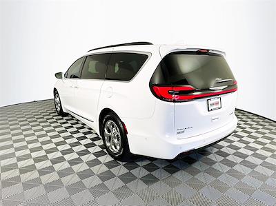Used 2022 Chrysler Pacifica Limited FWD Minivan for sale #JP31970 - photo 2