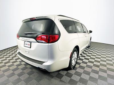 2017 Chrysler Pacifica FWD Minivan for sale #JP34819A - photo 2