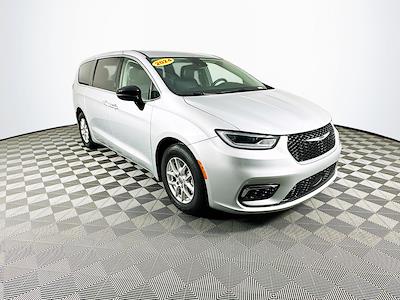 Used 2024 Chrysler Pacifica Touring L Minivan for sale #JP35476 - photo 2
