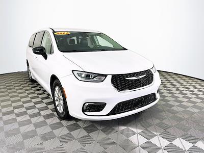 Used 2024 Chrysler Pacifica Touring L Minivan for sale #JP35477 - photo 2