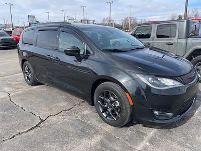 Used 2018 Chrysler Pacifica - photo 1