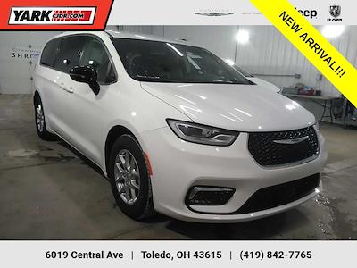 Used 2024 Chrysler Pacifica Touring L Minivan for sale #JP35602 - photo 1