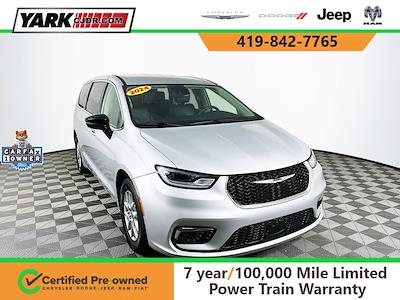Used 2024 Chrysler Pacifica Touring L Minivan for sale #JP35623 - photo 1
