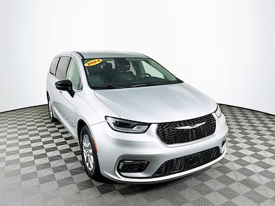 Used 2024 Chrysler Pacifica Touring L Minivan for sale #JP35623 - photo 2