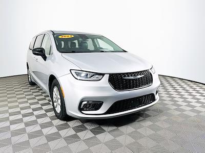 Used 2024 Chrysler Pacifica Touring L Minivan for sale #JP35634 - photo 2