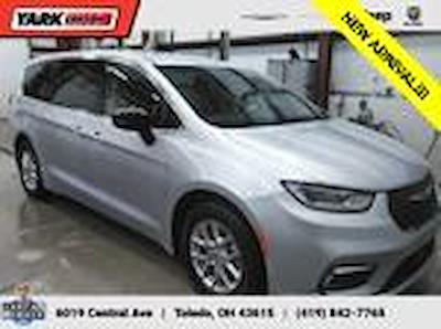 Used 2024 Chrysler Pacifica Touring L Minivan for sale #JP35747 - photo 1