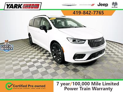 Used 2025 Chrysler Pacifica Limited Minivan for sale #JP35840 - photo 1