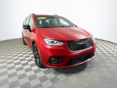 Used 2025 Chrysler Pacifica - photo 1