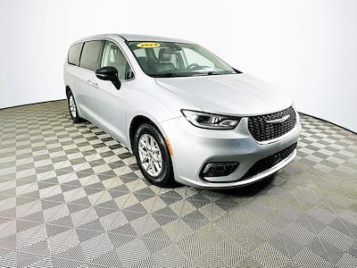 Used 2024 Chrysler Pacifica - photo 1