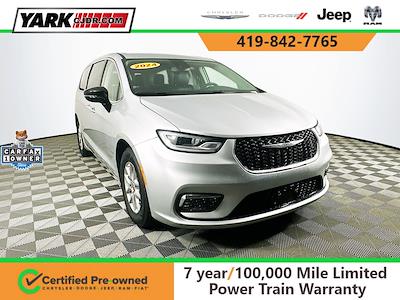 Used 2024 Chrysler Pacifica - photo 1