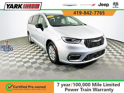 Used 2024 Chrysler Pacifica - photo 1