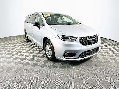Used 2024 Chrysler Pacifica - photo 1