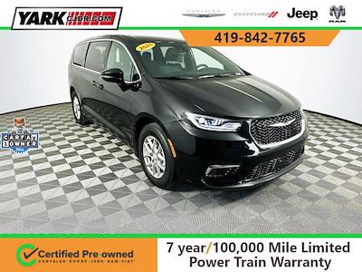 Used 2025 Chrysler Pacifica - photo 1