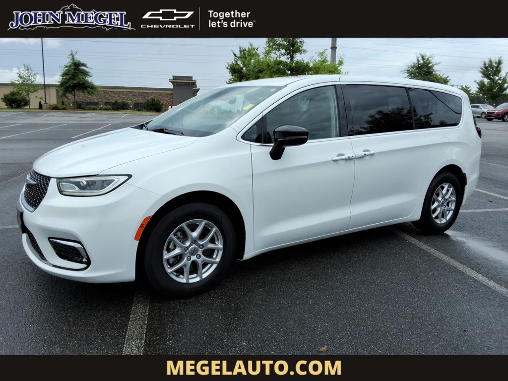 Used 2024 Chrysler Pacifica - photo 1