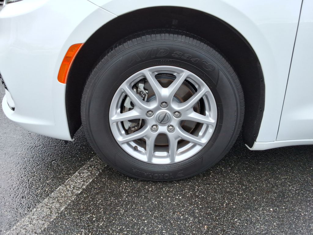 Used 2024 Chrysler Pacifica - photo 12