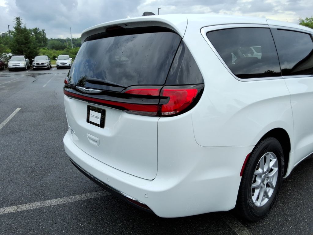 Used 2024 Chrysler Pacifica - photo 16