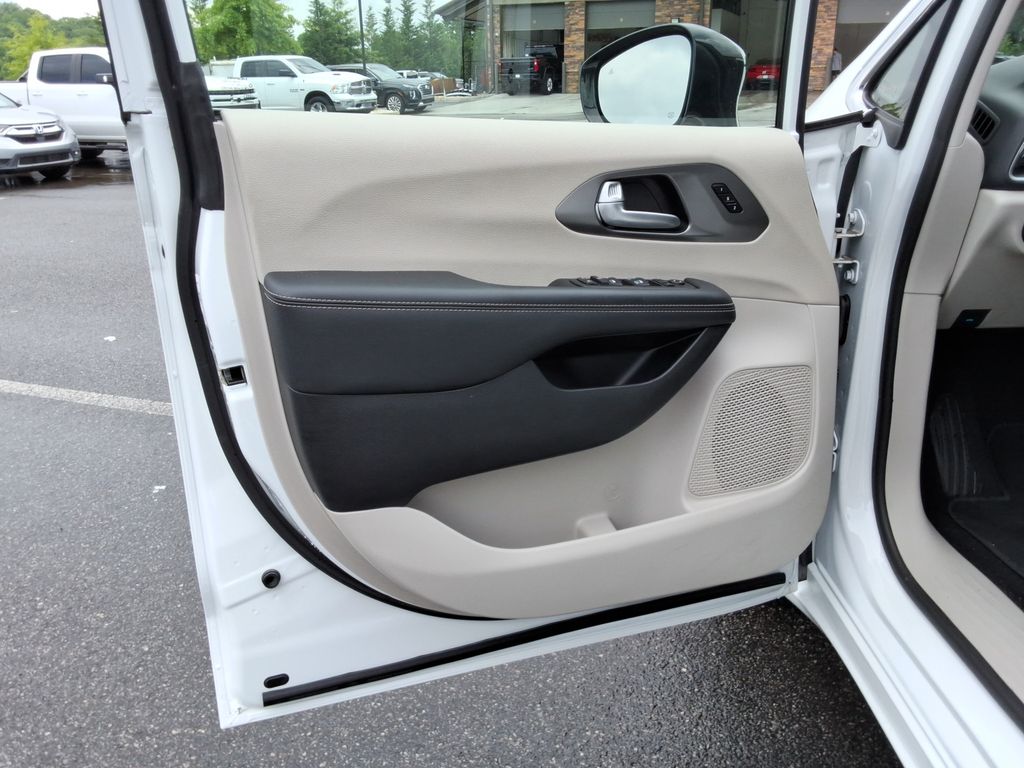 Used 2024 Chrysler Pacifica - photo 23