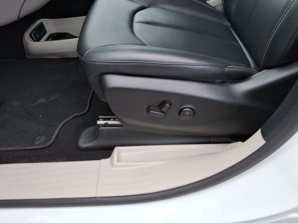Used 2024 Chrysler Pacifica - photo 26