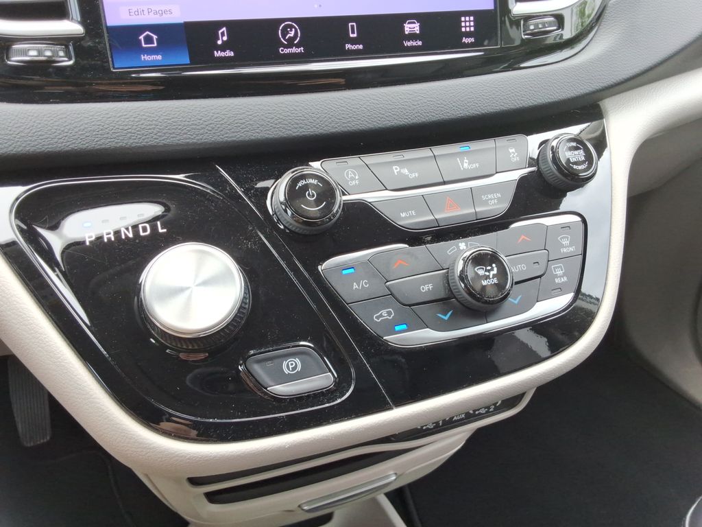 Used 2024 Chrysler Pacifica - photo 34