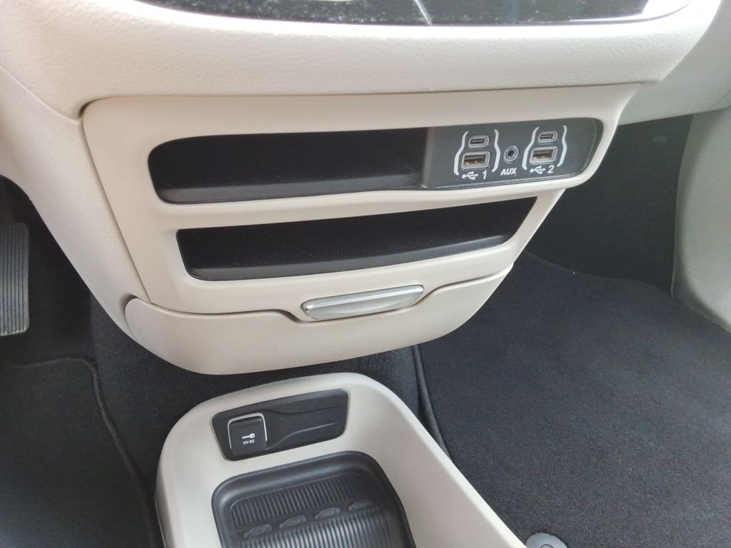 Used 2024 Chrysler Pacifica - photo 35