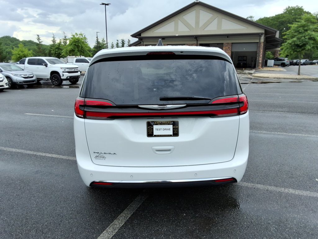 Used 2024 Chrysler Pacifica - photo 8