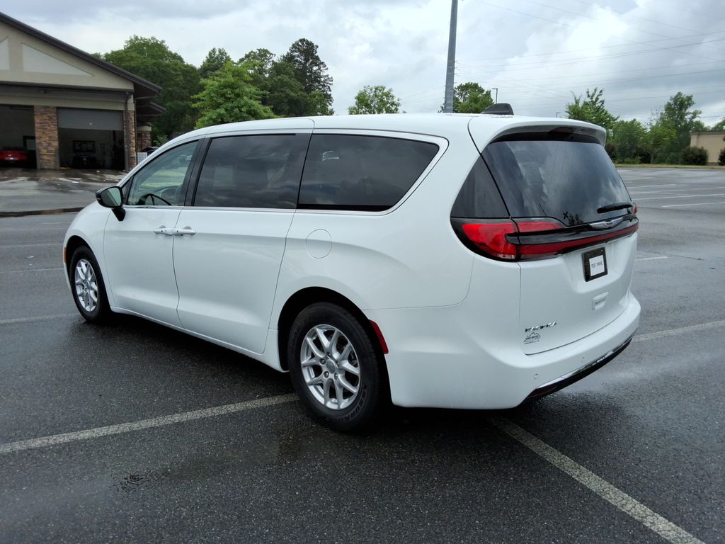 Used 2024 Chrysler Pacifica - photo 9