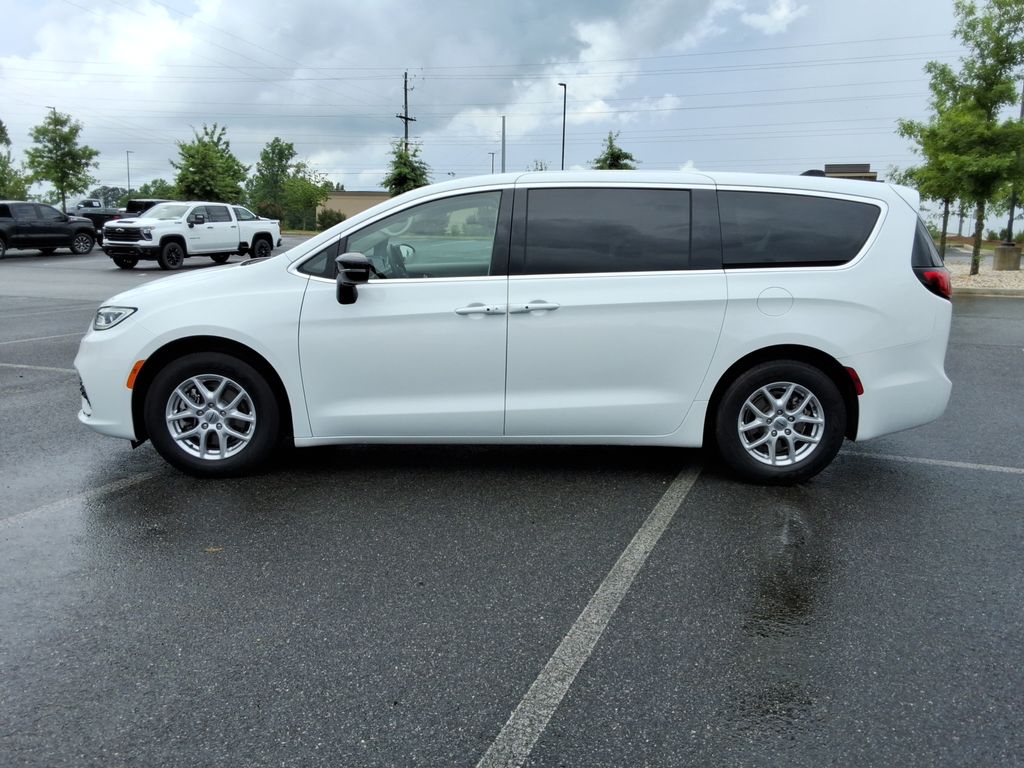 Used 2024 Chrysler Pacifica - photo 10