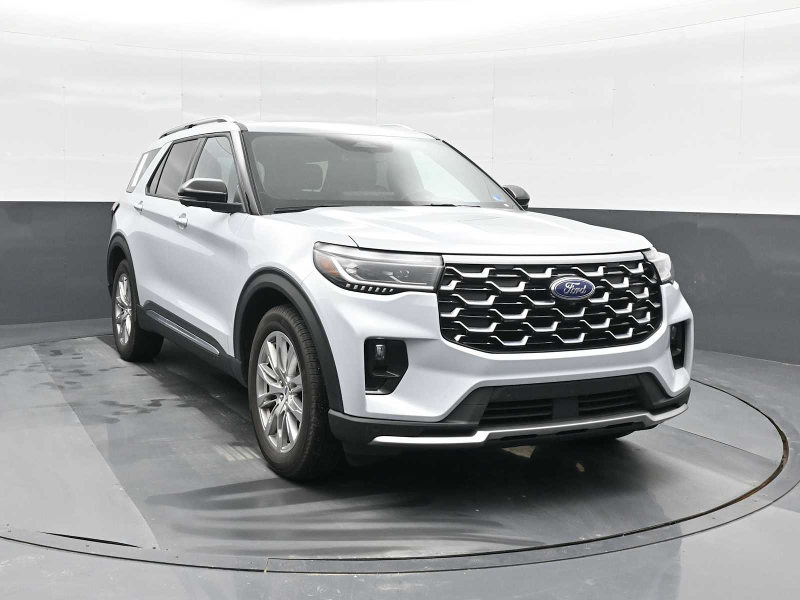 Used 2025 Ford Explorer - photo 6