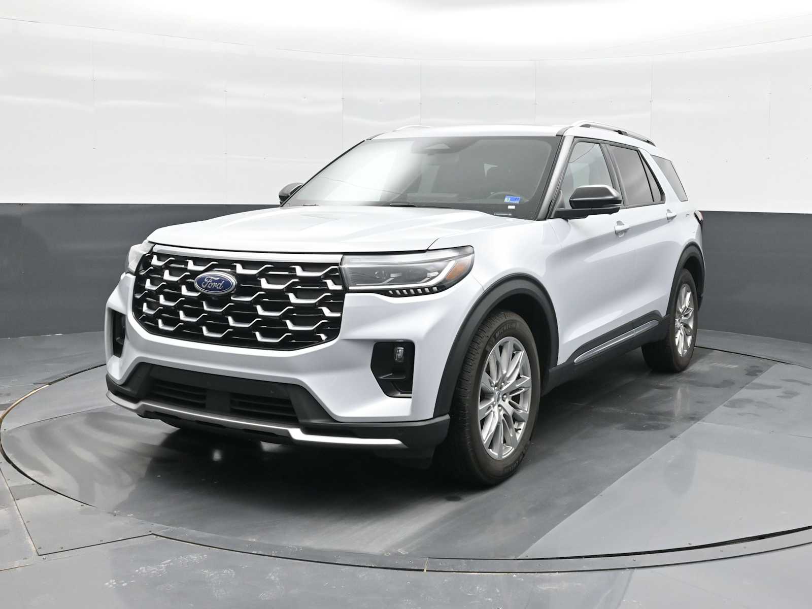 Used 2025 Ford Explorer - photo 8