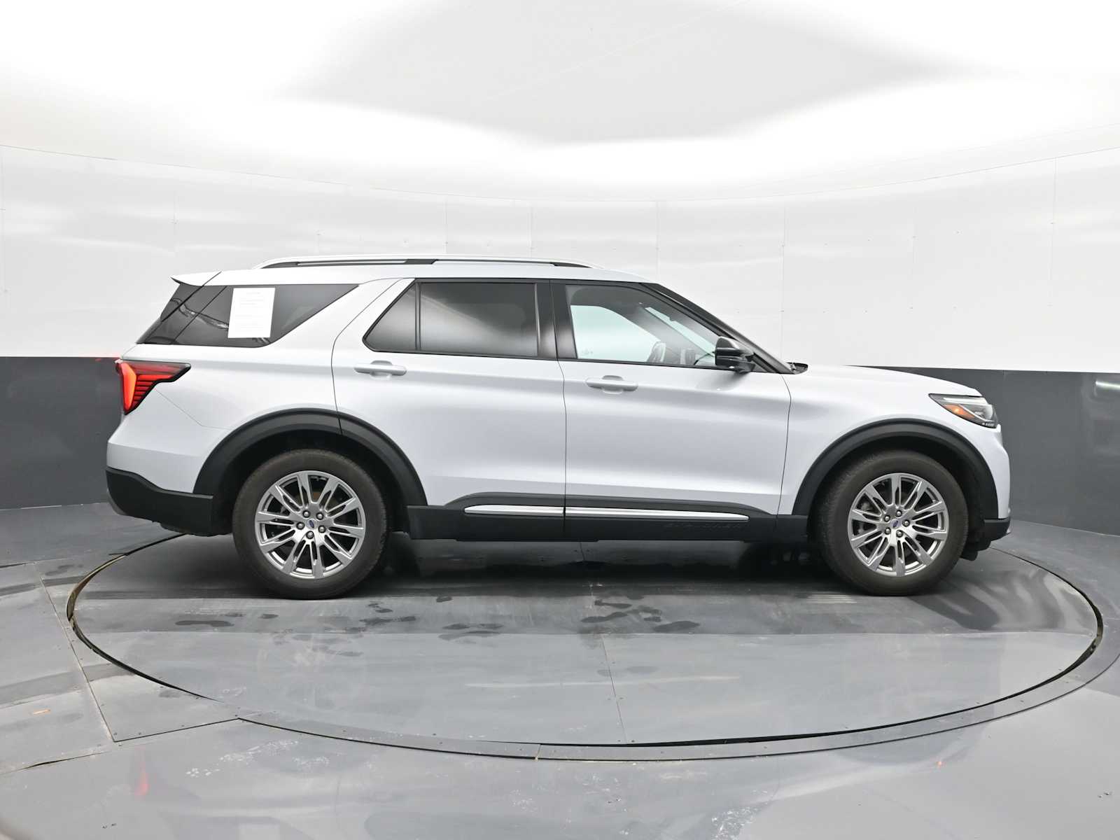 Used 2025 Ford Explorer - photo 11