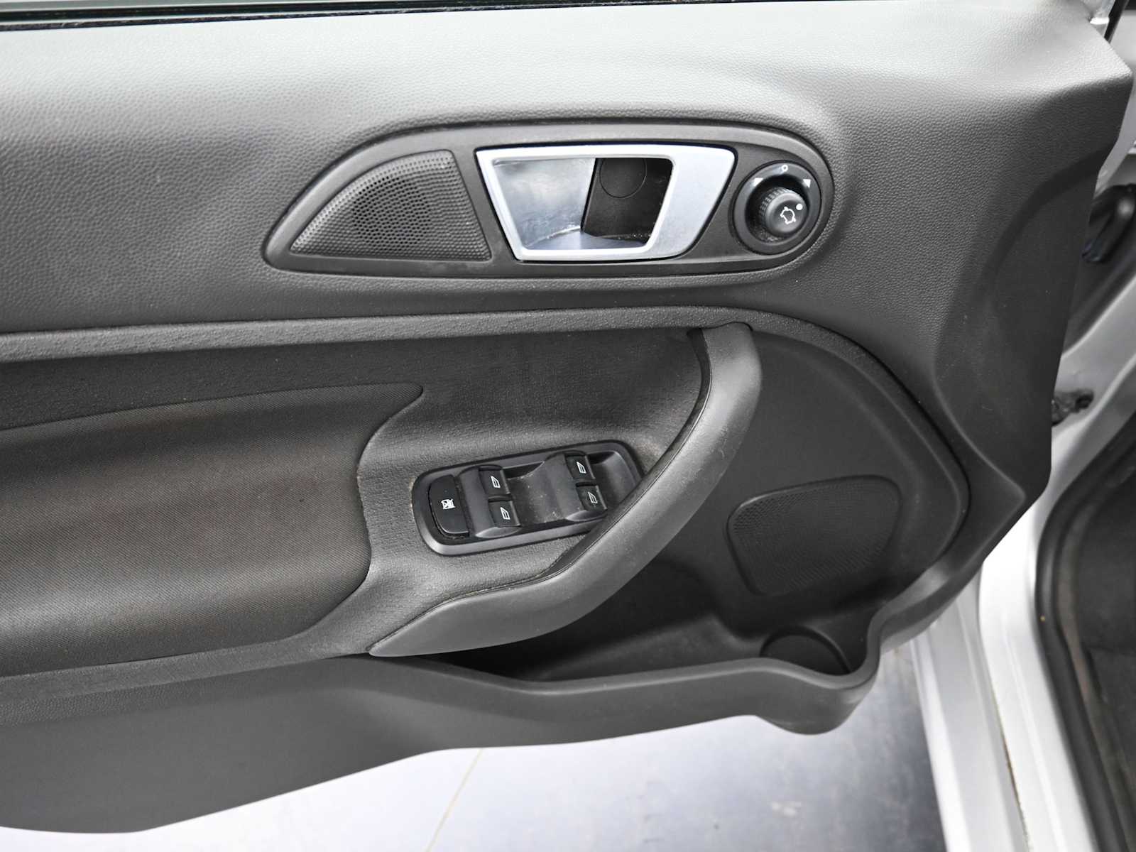 Used 2016 Ford Fiesta - photo 20