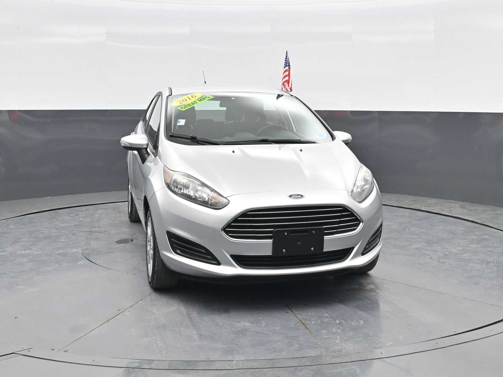 Used 2016 Ford Fiesta - photo 2