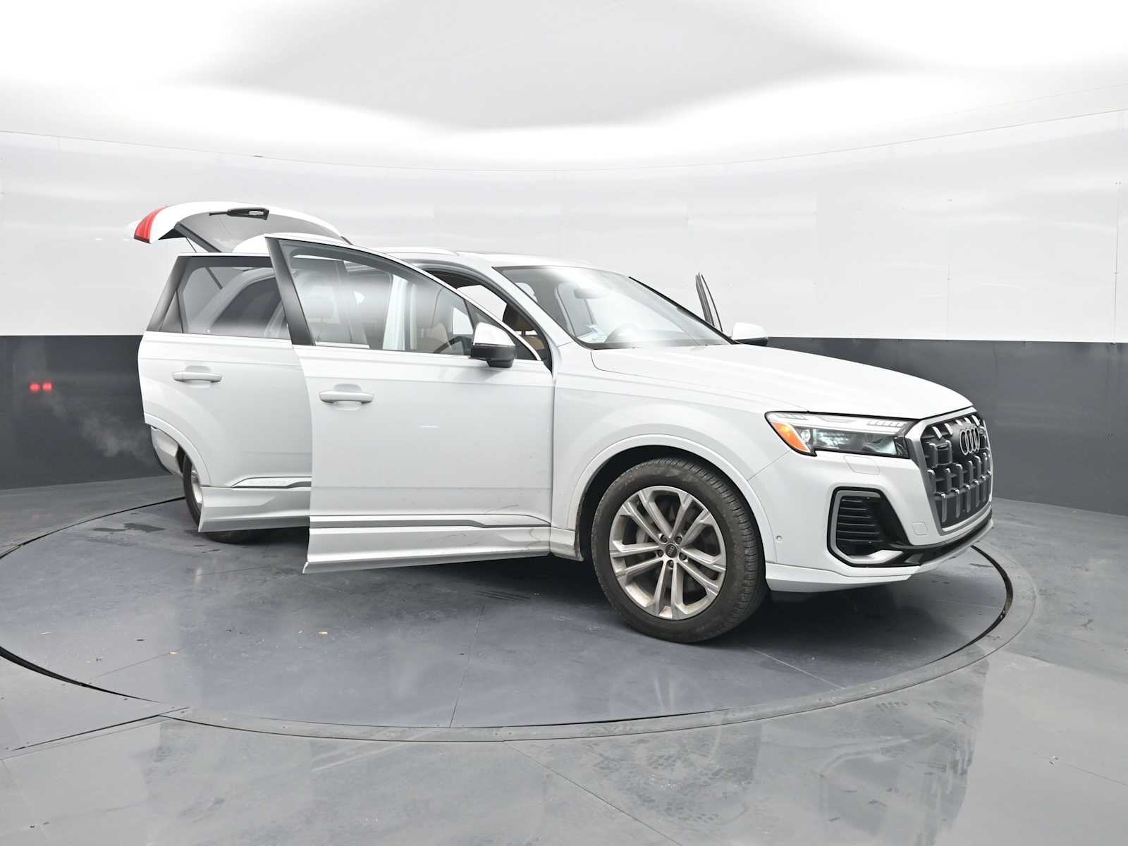 Used 2025 Audi Q7 - photo 47