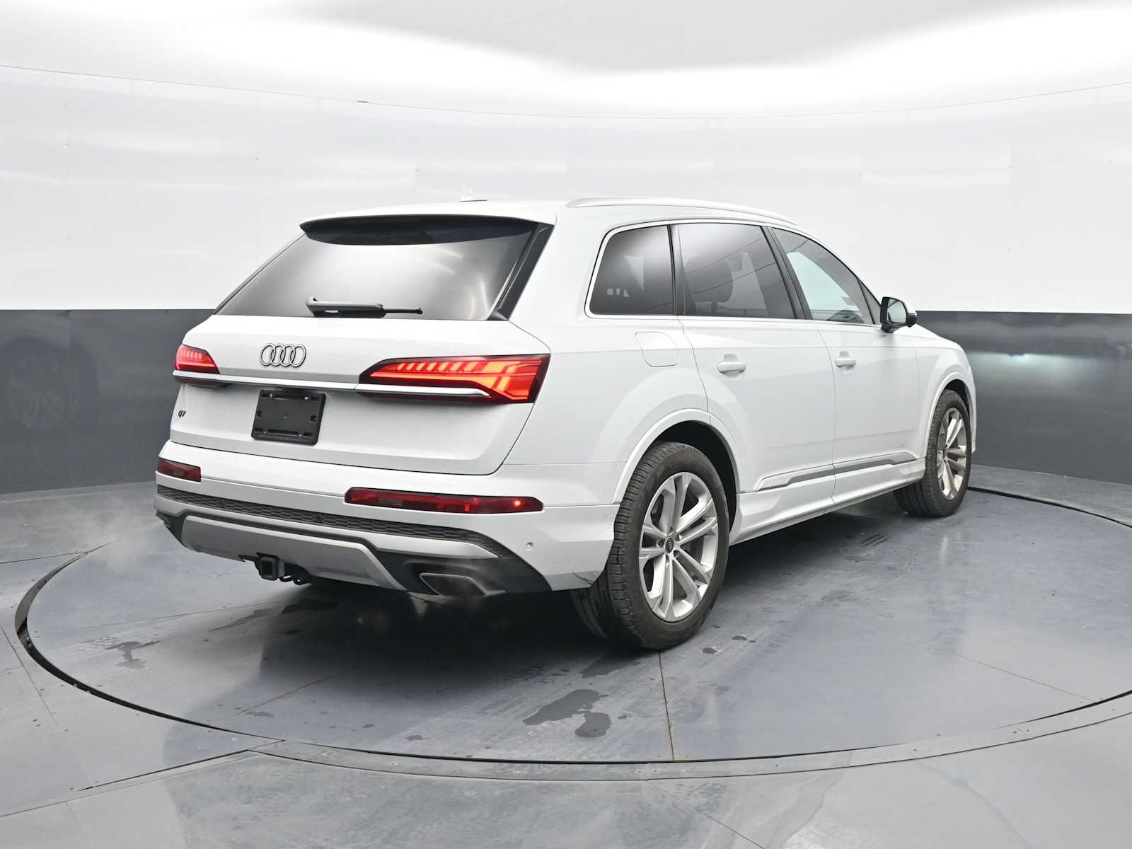 Used 2025 Audi Q7 - photo 9